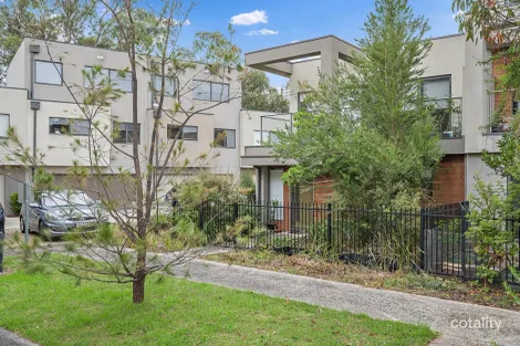 Property photo of 18 Lithgow Way Mooroolbark VIC 3138