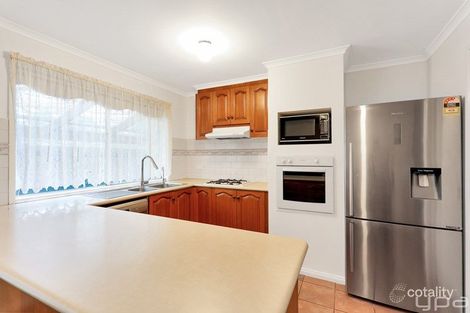 Property photo of 16 Lynch Place Roxburgh Park VIC 3064