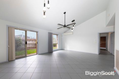 Property photo of 1/19 Bayliss Road Deer Park VIC 3023