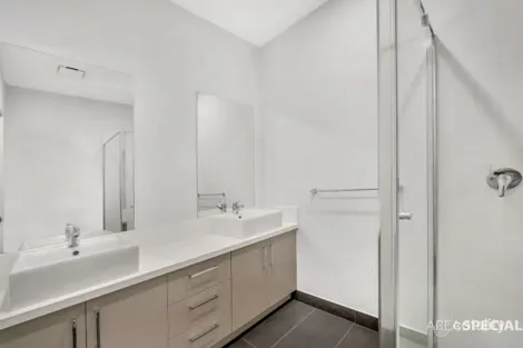 Property photo of 20 Push-Pea Way Cranbourne West VIC 3977