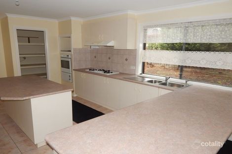 Property photo of 10 Mitchell Court Berwick VIC 3806