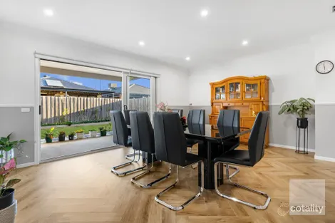 Property photo of 30 Stockade Way Aintree VIC 3336