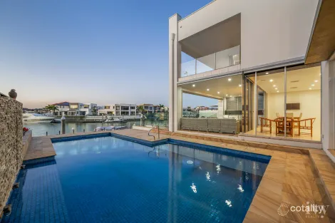 Property photo of 8 King Charles Drive Paradise Point QLD 4216