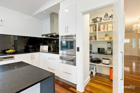 Property photo of 10 Diamond Close Stratford QLD 4870