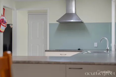 Property photo of 7 Eucalyptus Place Walloon QLD 4306