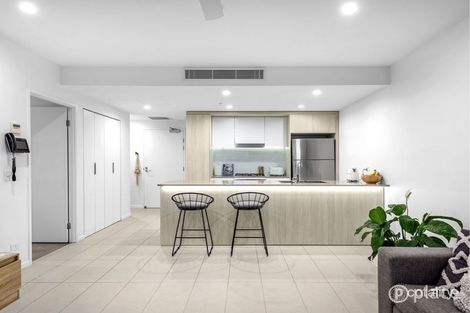 2109/123 Cavendish Rd, Coorparoo, QLD 4151