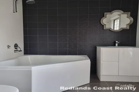 Property photo of 2 Melaleuca Drive Lamb Island QLD 4184