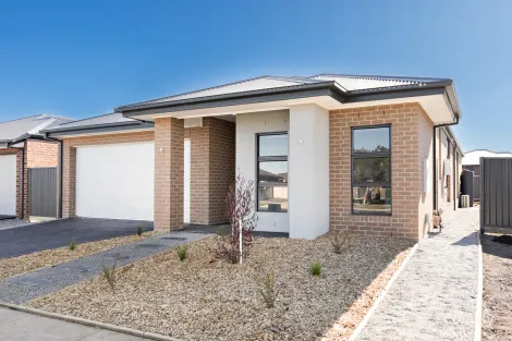 126 Birdwood Ave, Sebastopol, VIC 3356