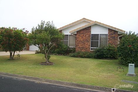 Property photo of 5 Casuarina Close Yamba NSW 2464