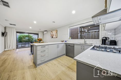 Property photo of 8 Limandus Crescent Cranbourne South VIC 3977
