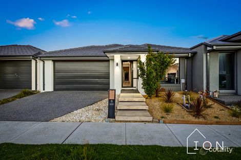 Property photo of 8 Limandus Crescent Cranbourne South VIC 3977