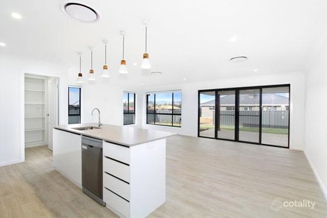 Property photo of 13 Illawarra Place Calala NSW 2340