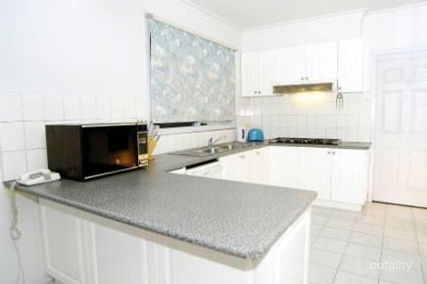 Property photo of 8 Highview Grove Burwood East VIC 3151