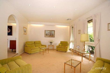 Property photo of 8 Paxton Drive Glen Waverley VIC 3150
