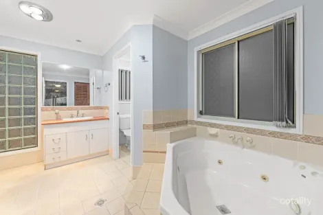 Property photo of 8 Grassmere Court Banora Point NSW 2486