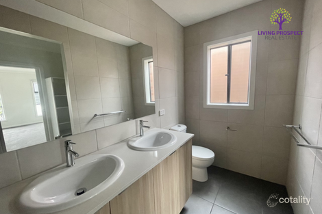 Property photo of 8 Fleurieu Circuit Armstrong Creek VIC 3217