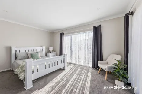 Property photo of 23 Kangaroo Crescent Aintree VIC 3336