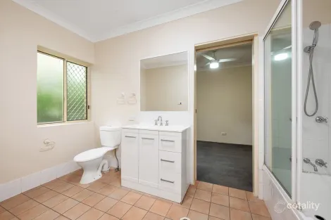 Property photo of 2/112 Mackay Street Coorparoo QLD 4151