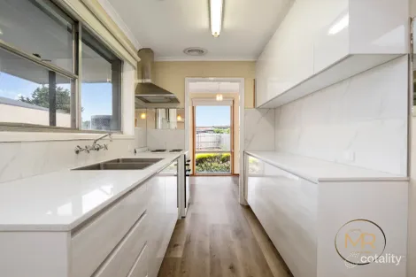 20 Rautman Cres, Sunshine West, VIC 3020