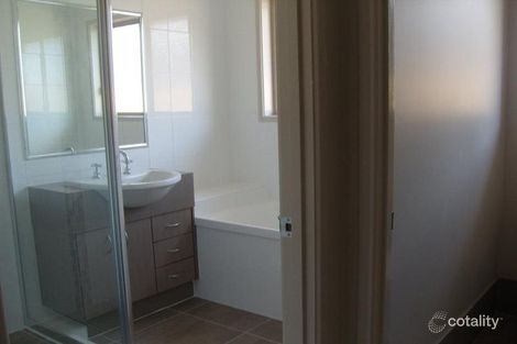 Property photo of 16 Stoneleigh Way Holmview QLD 4207