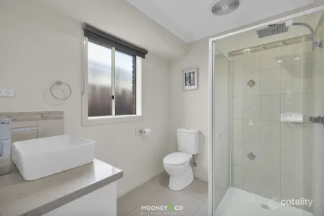 Property photo of 15 The Belfry Cranbourne VIC 3977