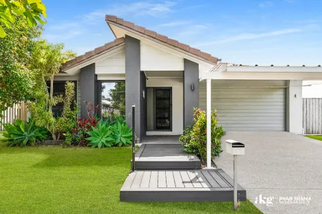 6 Allerton Park Dr, Park Ridge, QLD 4125