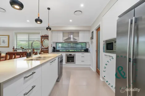 18 TURNBERRY LANE, MEDOWIE, NSW 2318