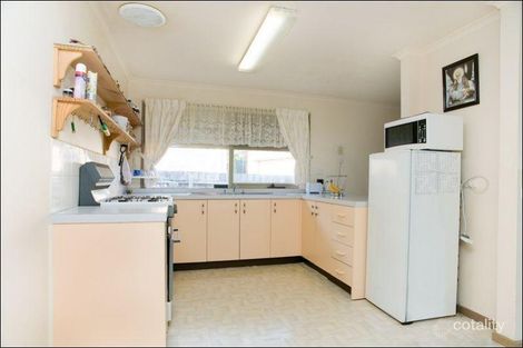 Property photo of 8 Crampton Crescent Mill Park VIC 3082