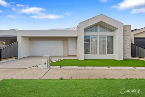 Property photo of 9 Aquamarine Drive Mickleham VIC 3064