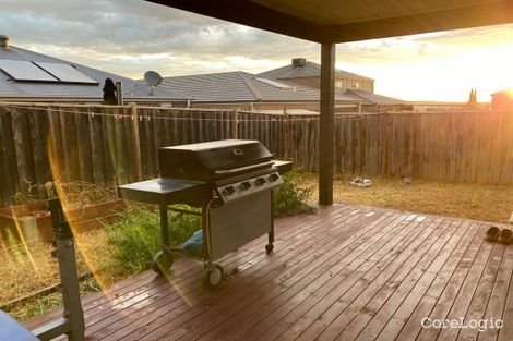 Property photo of 11 Ellaroo Circuit Clyde North VIC 3978