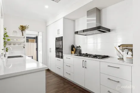 17 Perrinvale Loop, Golden Bay, WA 6174