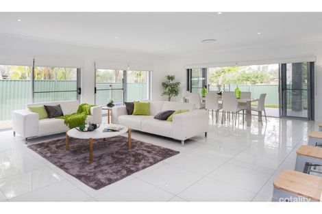 Property photo of 3 Quirindi Court Helensvale QLD 4212