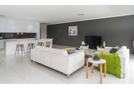 Property photo of 3 Quirindi Court Helensvale QLD 4212