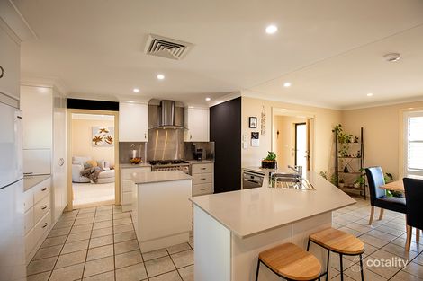 Property photo of 8 Glen Alpha Close Hillvue NSW 2340