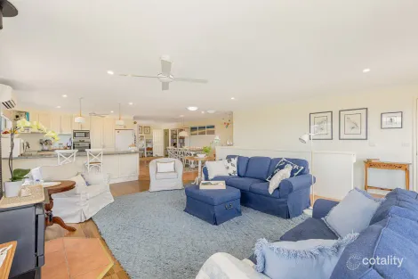 Property photo of 17 Garden Circle Berrambool NSW 2548