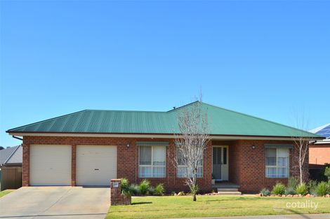 11 Kavanagh Cct, Temora, NSW 2666
