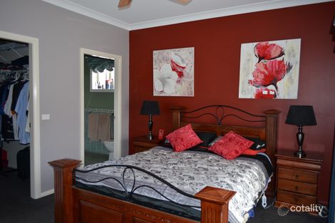 Property photo of 11 Kavanagh Circuit Temora NSW 2666