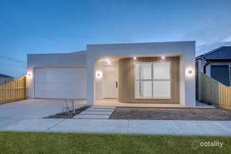 Property photo of 16 Pyrus Crescent Mickleham VIC 3064