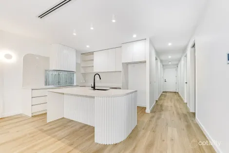 Property photo of 16 Pyrus Crescent Mickleham VIC 3064