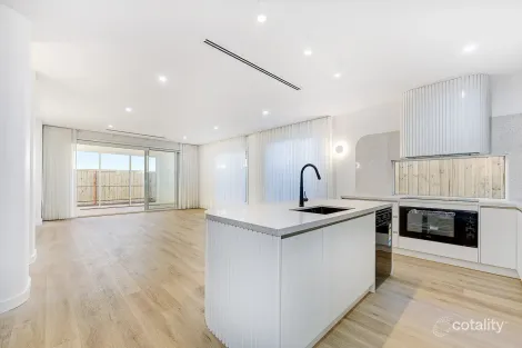 Property photo of 16 Pyrus Crescent Mickleham VIC 3064