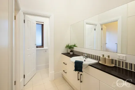 Property photo of 52 Hawthorndene Drive Hawthorndene SA 5051