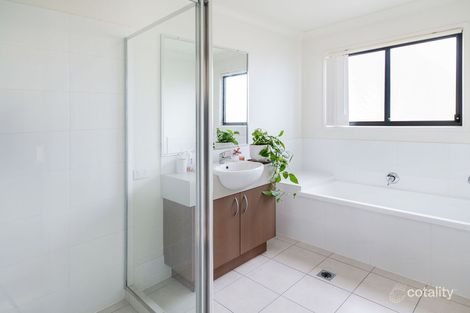 Property photo of 2/10 Fourth Avenue Labrador QLD 4215