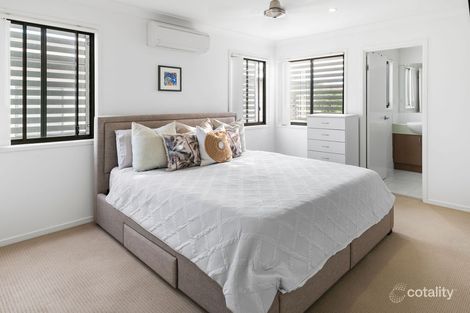 Property photo of 2/10 Fourth Avenue Labrador QLD 4215