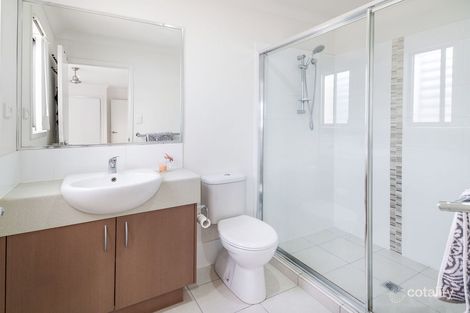 Property photo of 2/10 Fourth Avenue Labrador QLD 4215