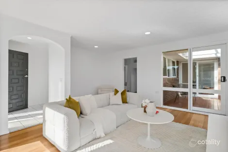Property photo of 35 Peppercorn Parade Epping VIC 3076