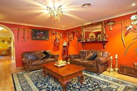 Property photo of 15 Bendigo Circuit Caroline Springs VIC 3023