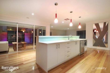 Property photo of 32 Lucerne Circuit Pakenham VIC 3810