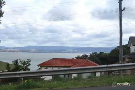 143 Northcliffe Dr, Lake Heights, NSW 2502