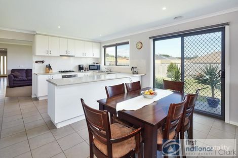 Property photo of 34 Summerhill Boulevard Drouin VIC 3818