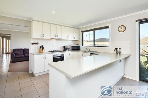 Property photo of 34 Summerhill Boulevard Drouin VIC 3818